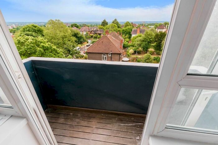 2 Bedroom Flat To Rent In Shackleton Close, Forest Hill, London, SE23