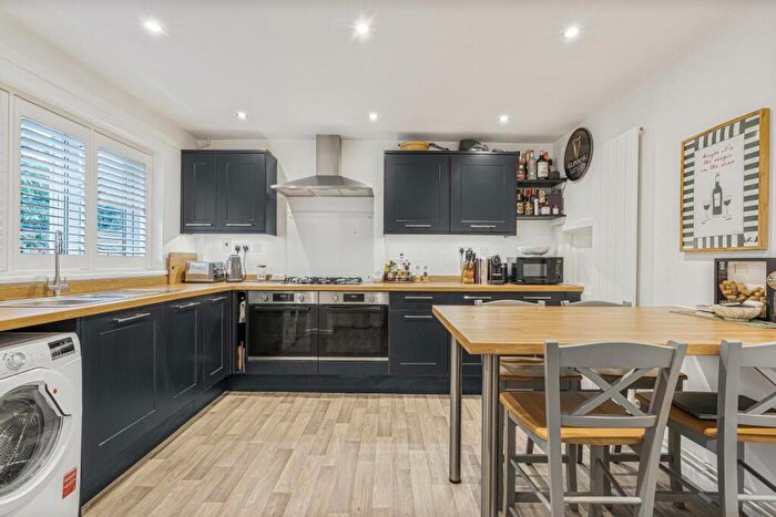 2 Bedroom Maisonette For Sale In Gainsborough Crescent, Henley-On-Thames, RG9