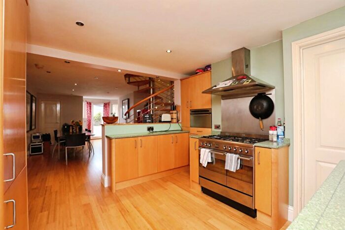 3 Bedroom End Of Terrace House For Sale In Thorpe Road, Norwich, NR1