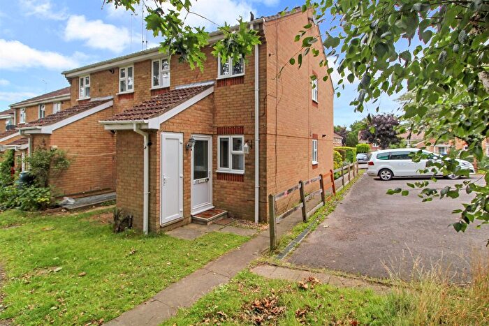 1 Bedroom Flat To Rent In The Pines, Haywards Heath, West Sussex, RH16