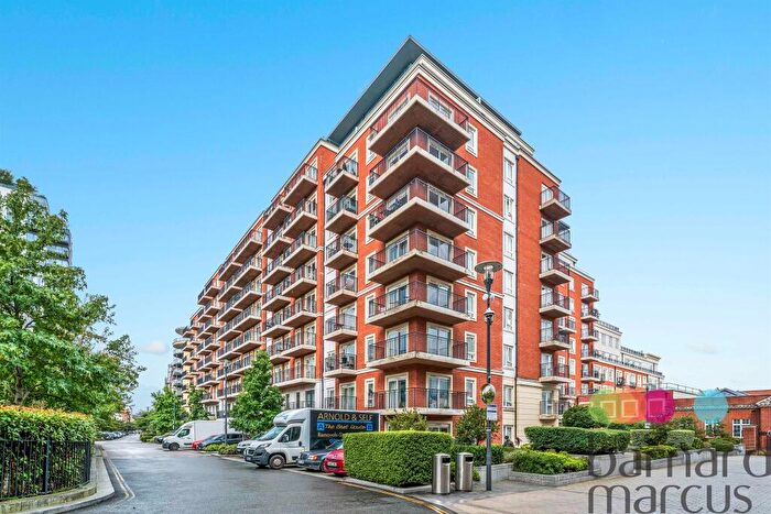 3 Bedroom Flat For Sale In Beaufort Square, London, NW9
