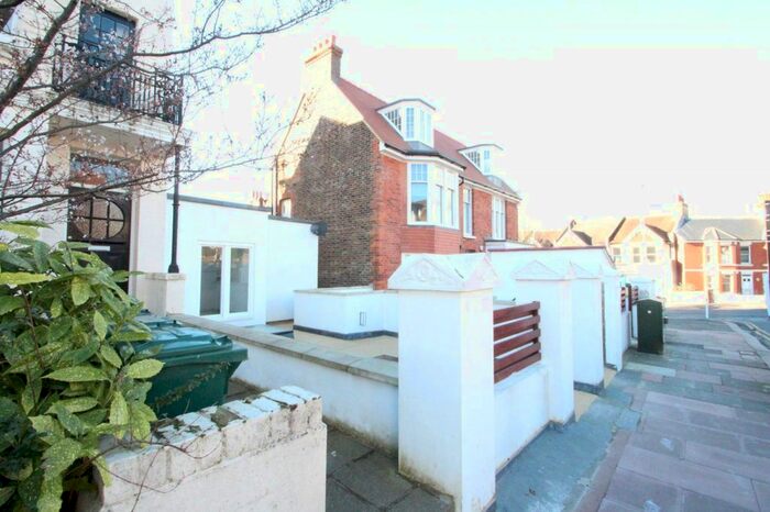 2 Bedroom Flat To Rent In Beaconsfield Villas, Brighton, BN1