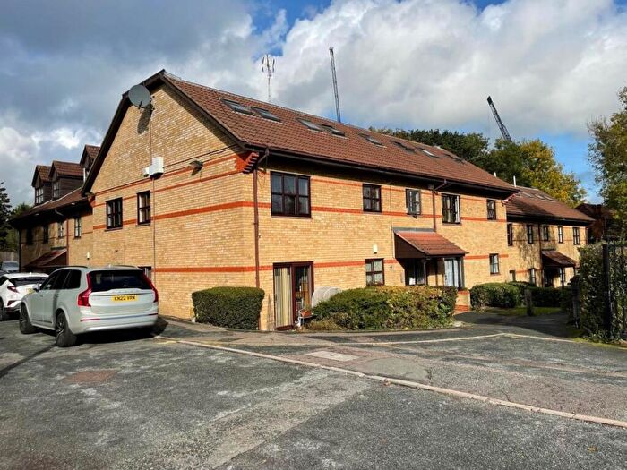 2 Bedroom Flat To Rent In Cricketers Close, Southgate, N14