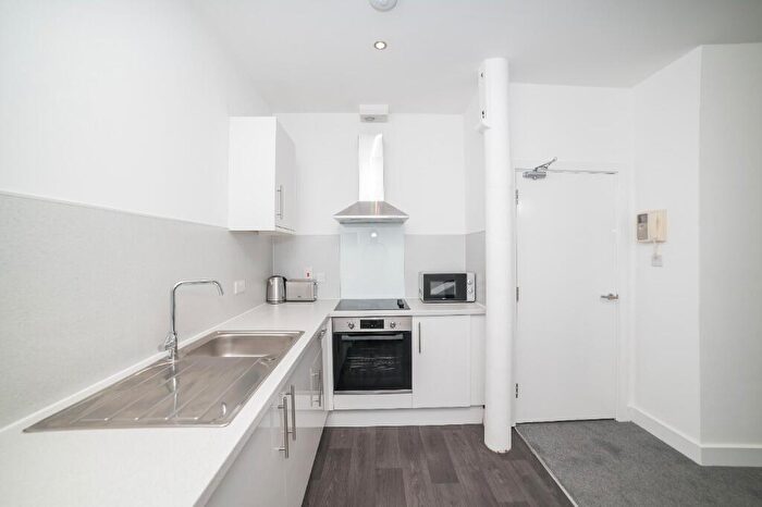 2 Bedroom Flat To Rent In Hartley Road, Nottingham, Nottinghamshire, NG7