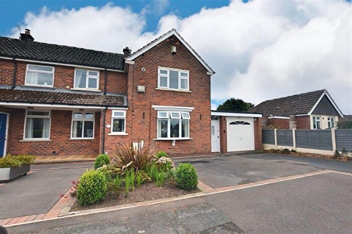 4 Bedroom Semi Detached House For Sale In Sadlers Close, Holmes Chapel, CW4