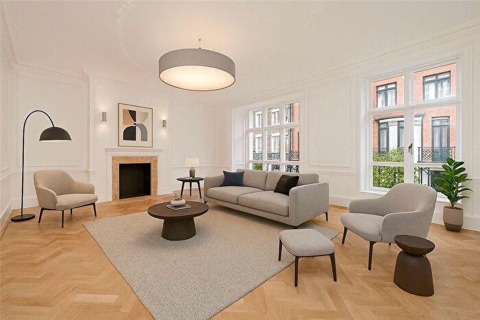 3 Bedroom Flat To Rent In Weymouth Street, Marylebone, London, W1G