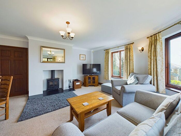 2 Bedroom Detached House For Sale In Green Acres, Par, PL24