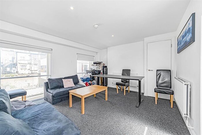 2 Bedroom Flat To Rent In Borough High Street, London, SE1