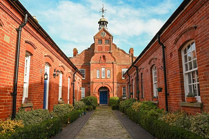 2 Bedroom Flat For Sale In Bartons Road, Fordingbridge, SP6