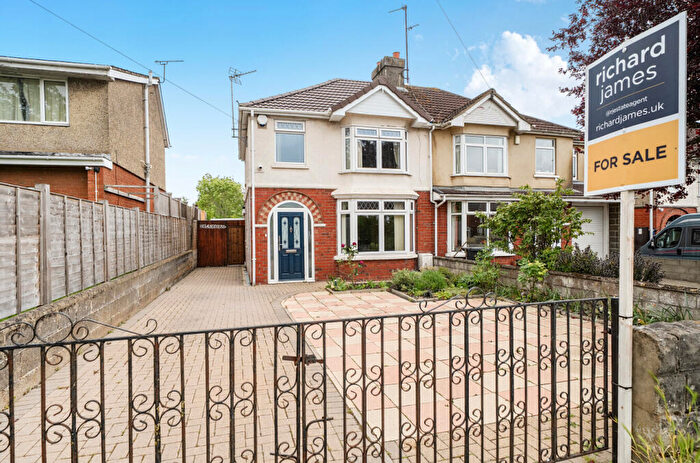 3 Bedroom Semi Detached House For Sale In Cricklade Road, Swindon, SN2