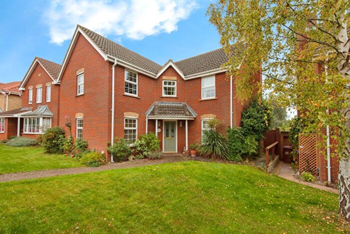 4 Bedroom Detached House For Sale In Fieldfare Way, Royston, SG8