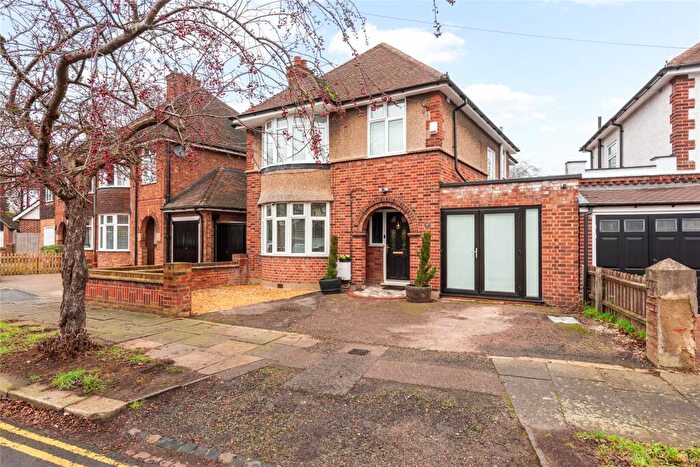 3 Bedroom Detached House For Sale In Kingsbrook Road, Bedford, Bedfordshire, MK42