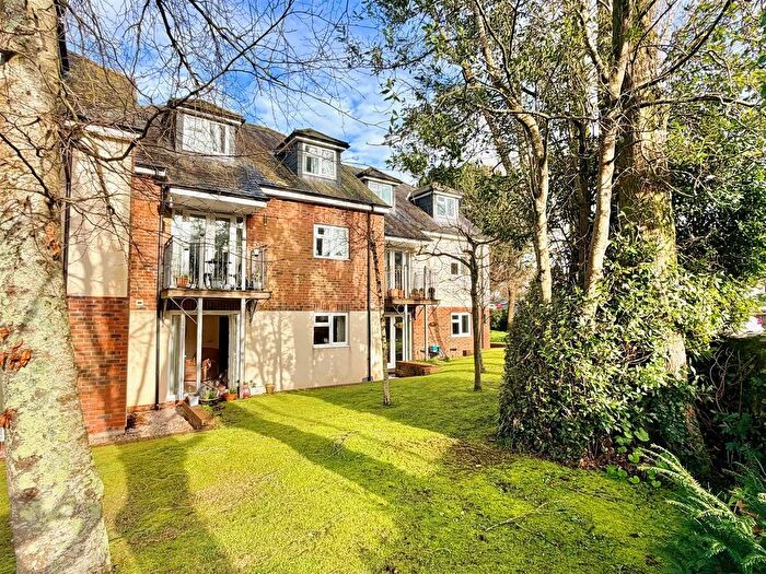 2 Bedroom Flat For Sale In Plymstock, Plymouth, PL9