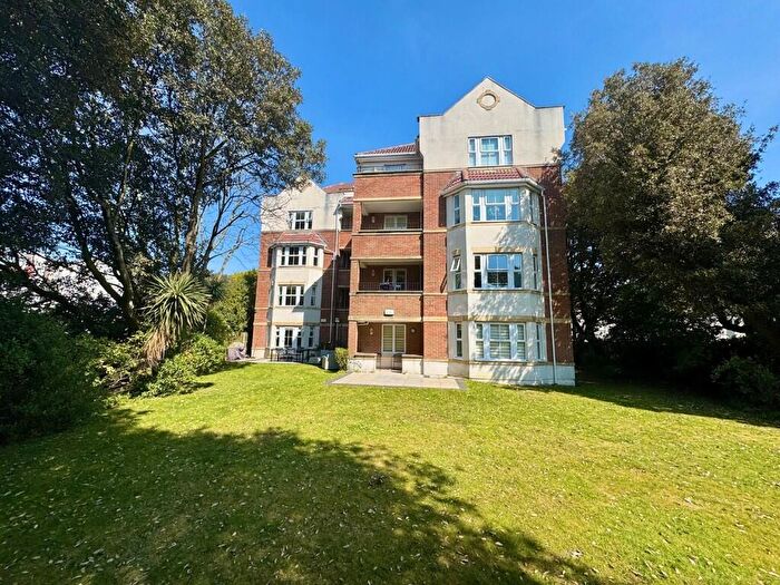 2 Bedroom Apartment For Sale In Grove Road, Bournemouth, Dorset, BH1