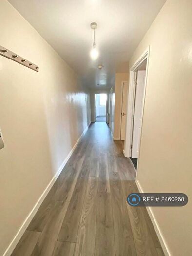 2 Bedroom Flat To Rent In Dimond Street, Pembroke Dock, SA72