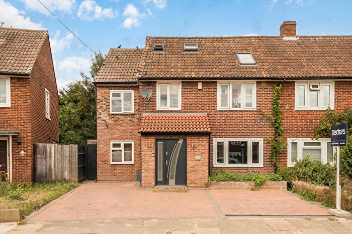 4 Bedroom Semi-Detached House For Sale In Redlees Close, Old Isleworth, TW7