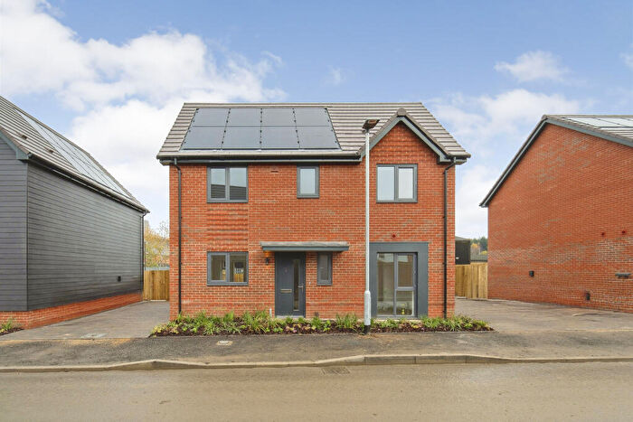 3 Bedroom Detached House To Rent In Wilks Road, Crowthorne, RG45