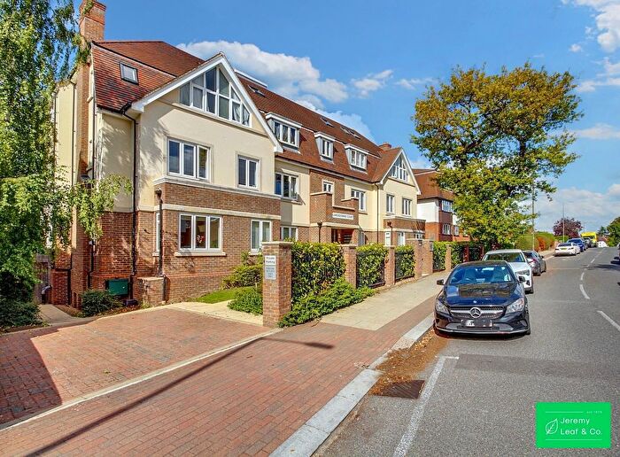 2 Bedroom Flat For Sale In Nether Street, London, N12