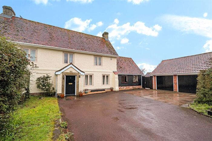 4 Bedroom Link Detached House For Sale In Middle Street, Salisbury, SP2