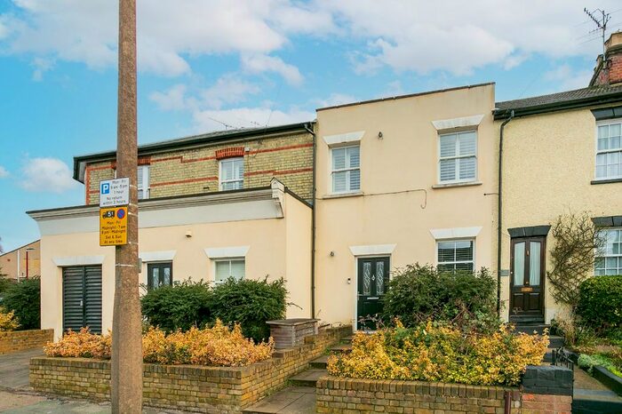 2 Bedroom Maisonette To Rent In Villiers Road, Watford, WD19