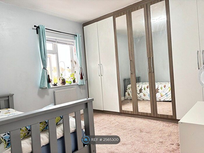 5 Bedroom Semi-Detached House To Rent In Farnham Road, Welling, DA16