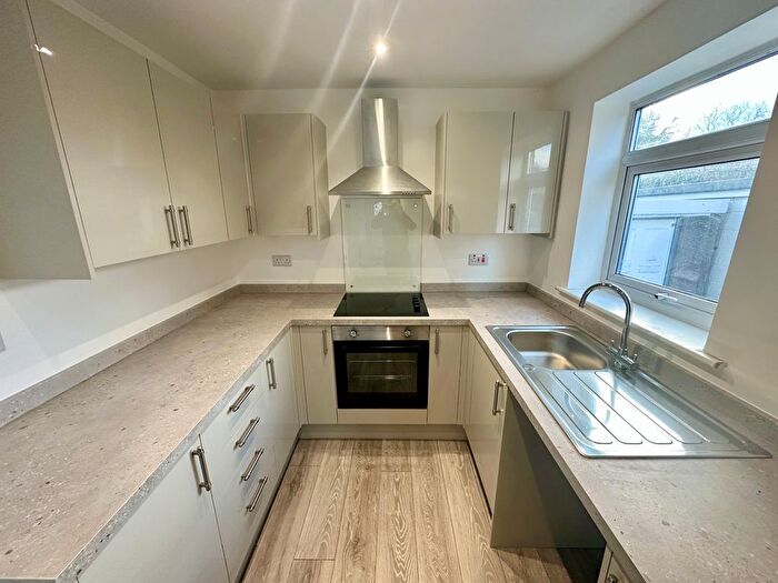 3 Bedroom Property To Rent In Longlands Road, Ossett, WF5