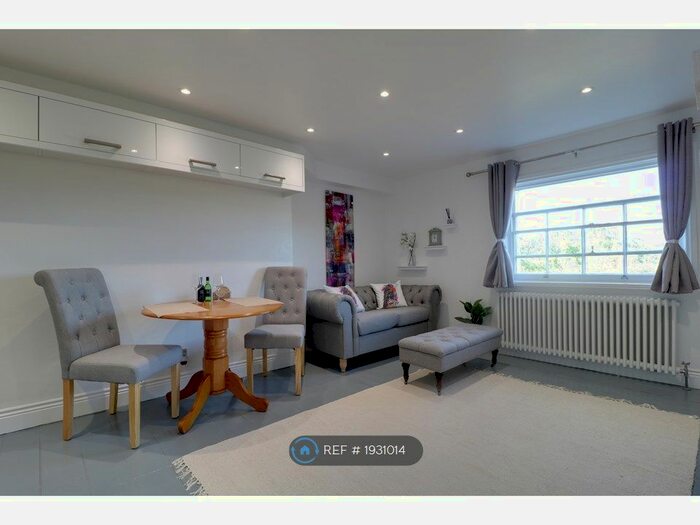 2 Bedroom Flat To Rent In Victoria Way, London, SE7