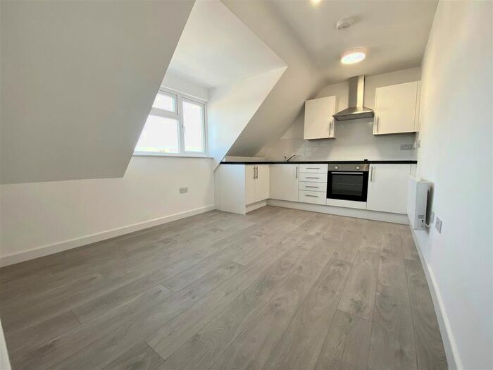 2 Bedroom Flat To Rent In Thornhill Road, Luton, LU4