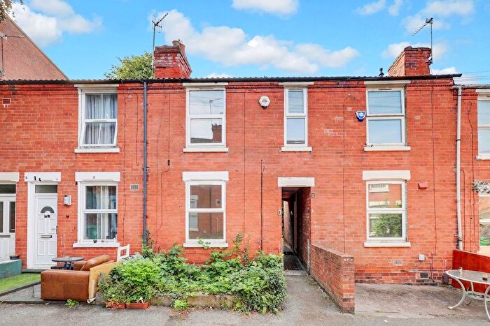 3 Bedroom Terraced House For Sale In Ivy Grove, Nottingham, NG7