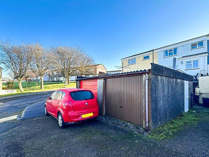 3 Bedroom Terraced House For Sale In Lowenek Close, Falmouth, TR11