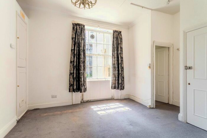 1 Bedroom Apartment To Rent In Montpelier Crescent, Brighton, BN1