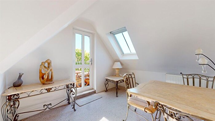 2 Bedroom Flat For Sale In Gilbert Road, Swanage, BH19