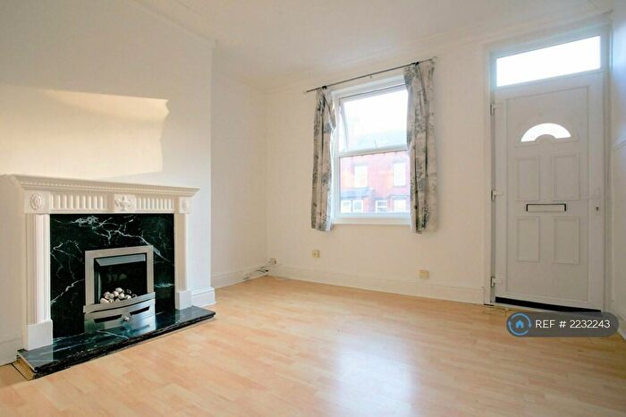 3 Bedroom Terraced House To Rent In Parkfield Mount, Leeds, LS11