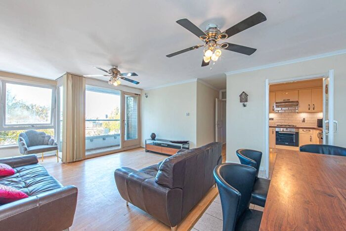 2 Bedroom Flat To Rent In Netherhall Gardens, Hampstead, London, NW3