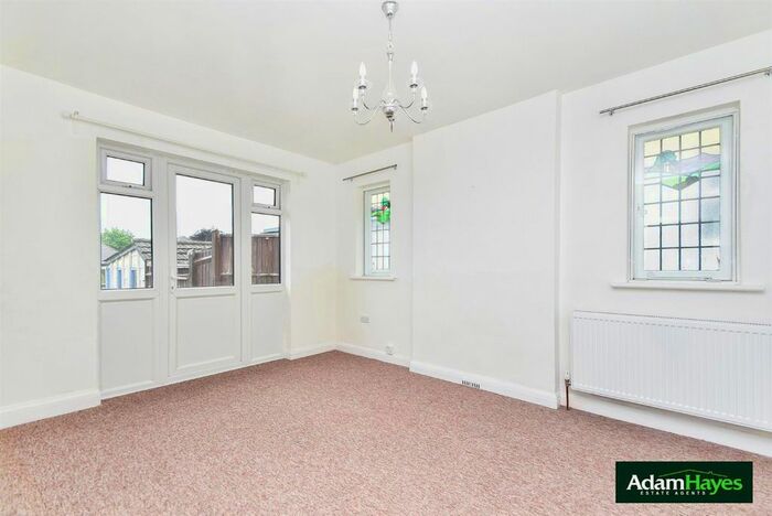 3 Bedroom Detached Bungalow To Rent In Milton Avenue, Barnet, EN5