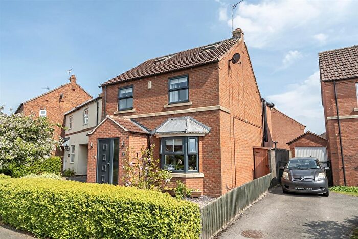 4 Bedroom Link Detached House For Sale In Chaucer Lane, Strensall, York, YO32