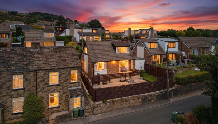 2 Bedroom Detached House For Sale In Stafford Hill Lane, Huddersfield, HD5