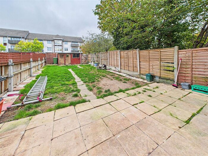 3 Bedroom End Of Terrace House For Sale In Long Riding, Basildon, SS14