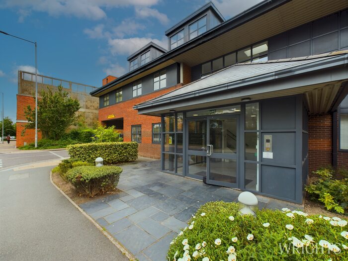 1 Bedroom Flat To Rent In Great North Road, Hatfield, AL9