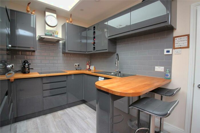 1 Bedroom Apartment To Rent In East Street, Alresford, Hampshire, SO24