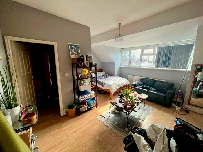 1 Bedroom Flat To Rent In Upper Chorlton Road, Whalley Range, M16