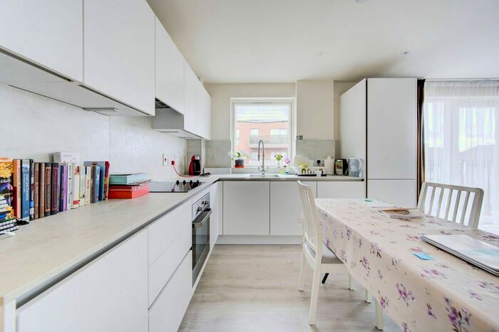 2 Bedroom Flat To Rent In Harrow View, Harrow, HA1