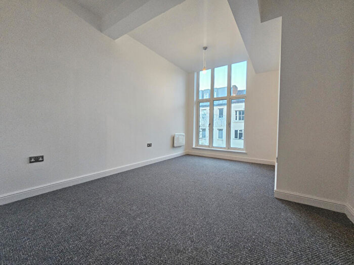 1 Bedroom Flat To Rent In Crabbery Street, ST16