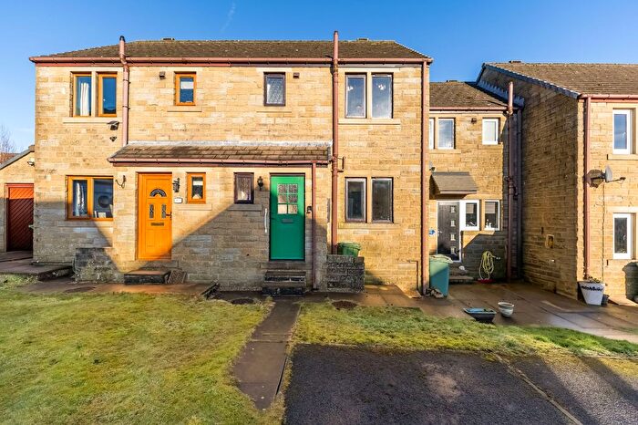 3 Bedroom Terraced House For Sale In Bayfield Close, Hade Edge, Holmfirth, HD9