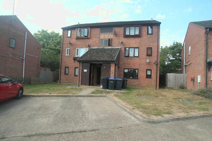 1 Bedroom Flat To Rent In Chedworth Close, Northampton, NN3