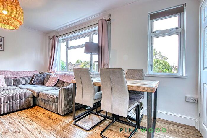 2 Bedroom Semi-Detached House For Sale In Scarsdale Crescent, Brimington, Chesterfield, Derbyshire, S43