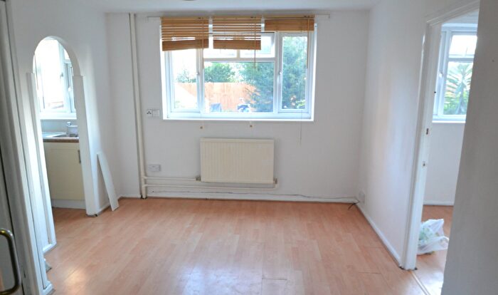 1 Bedroom Flat To Rent In Upper Richmond Road, London, SW15