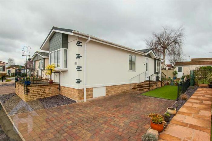 1 Bedroom Park Home Mobile Home For Sale In Lillybrook, Lyneham. SN15.