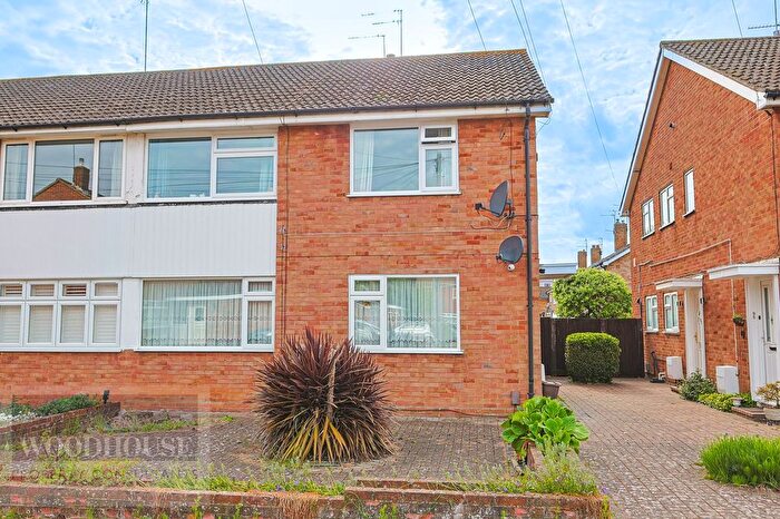 2 Bedroom Maisonette For Sale In Southmead Crescent, Cheshunt, EN8