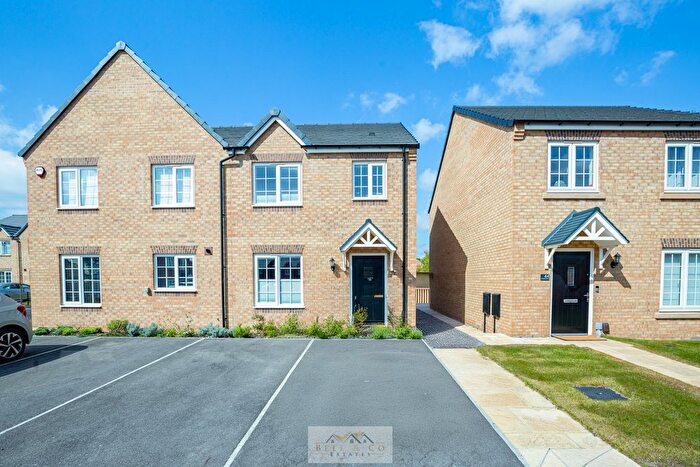 3 Bedroom Semi-Detached House For Sale In Trusdale Avenue, Dinnington, Sheffield, S25